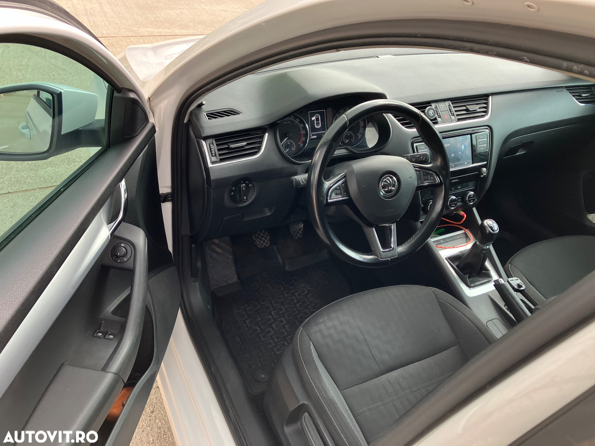 Skoda Octavia Combi Diesel 1.6 TDI Ambition - 8