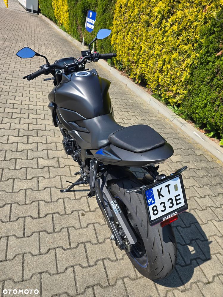 Suzuki GSX - 22