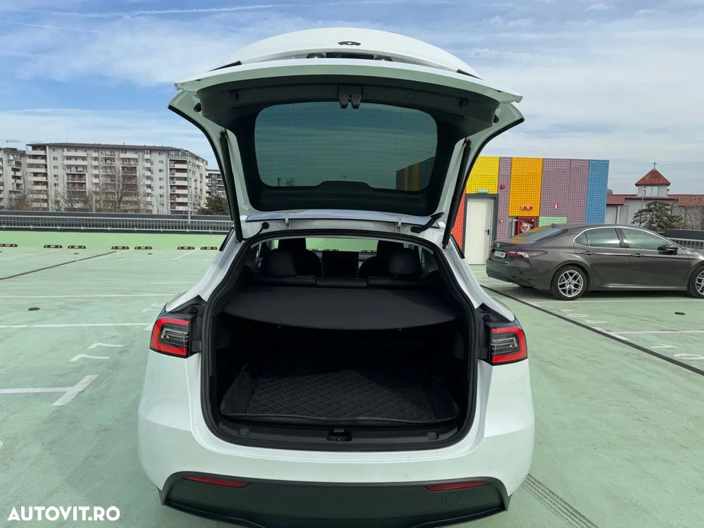 Tesla Model Y AWD Long Range - 9