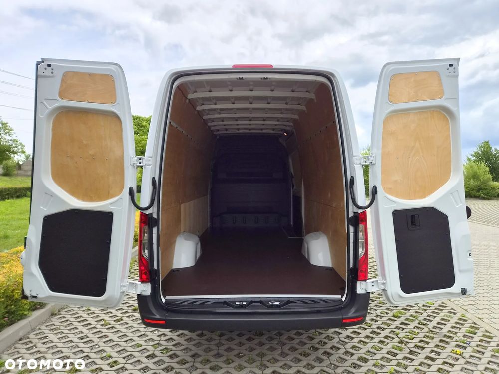Mercedes-Benz Sprinter - 15