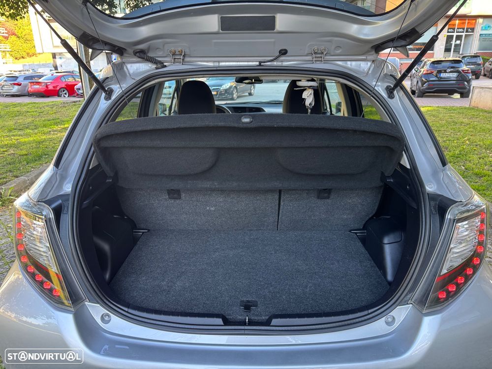Toyota Yaris 1.4 D-4D High Pack+NAVI - 11