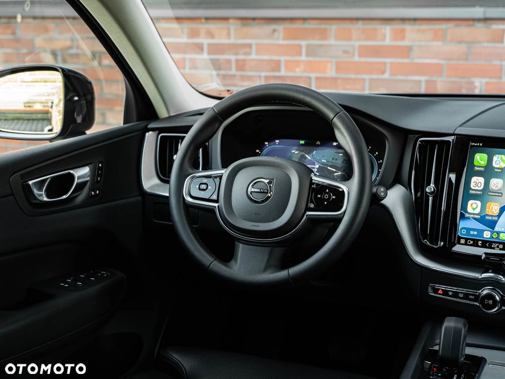 Volvo XC 60 B4 B Plus Dark - 32