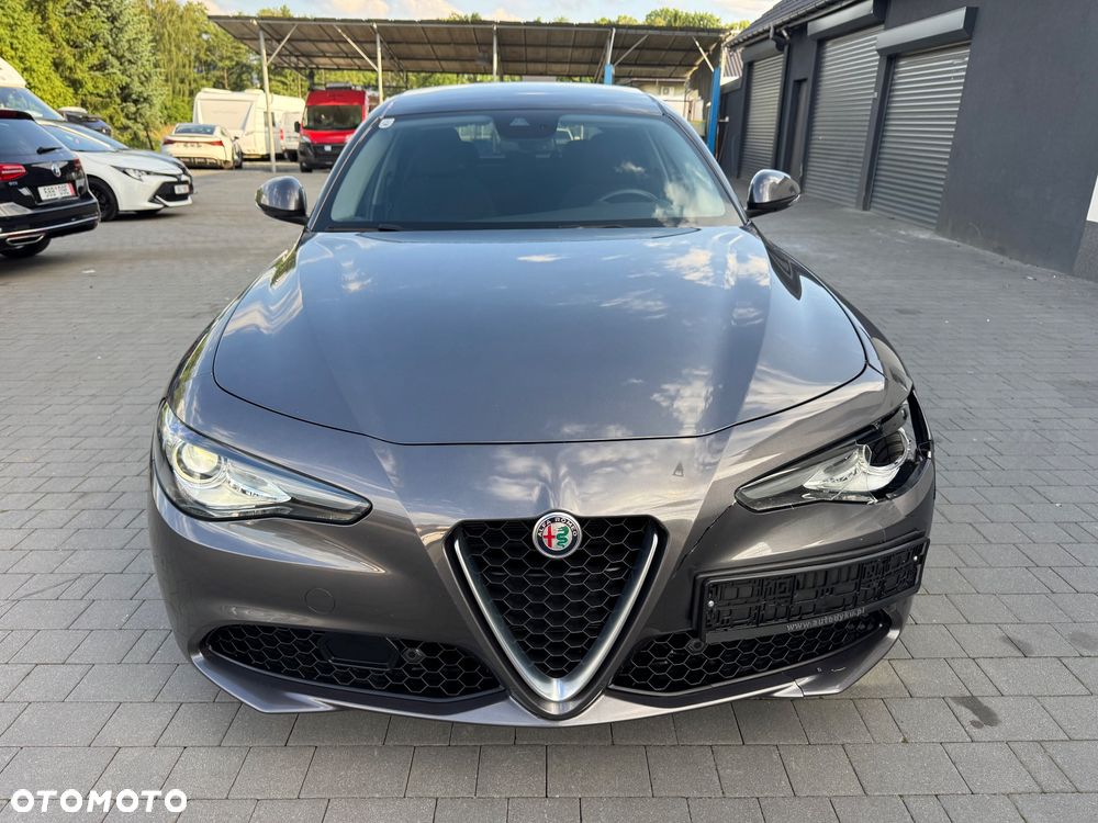 Alfa Romeo Giulia 2.2 AT8 Super - 4