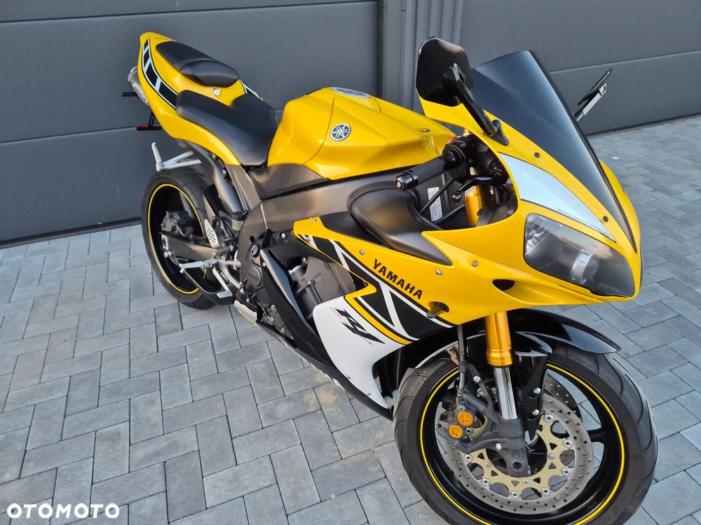 Yamaha R1 - 22