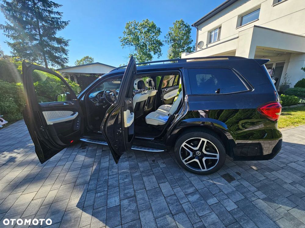 Mercedes-Benz GLS - 29