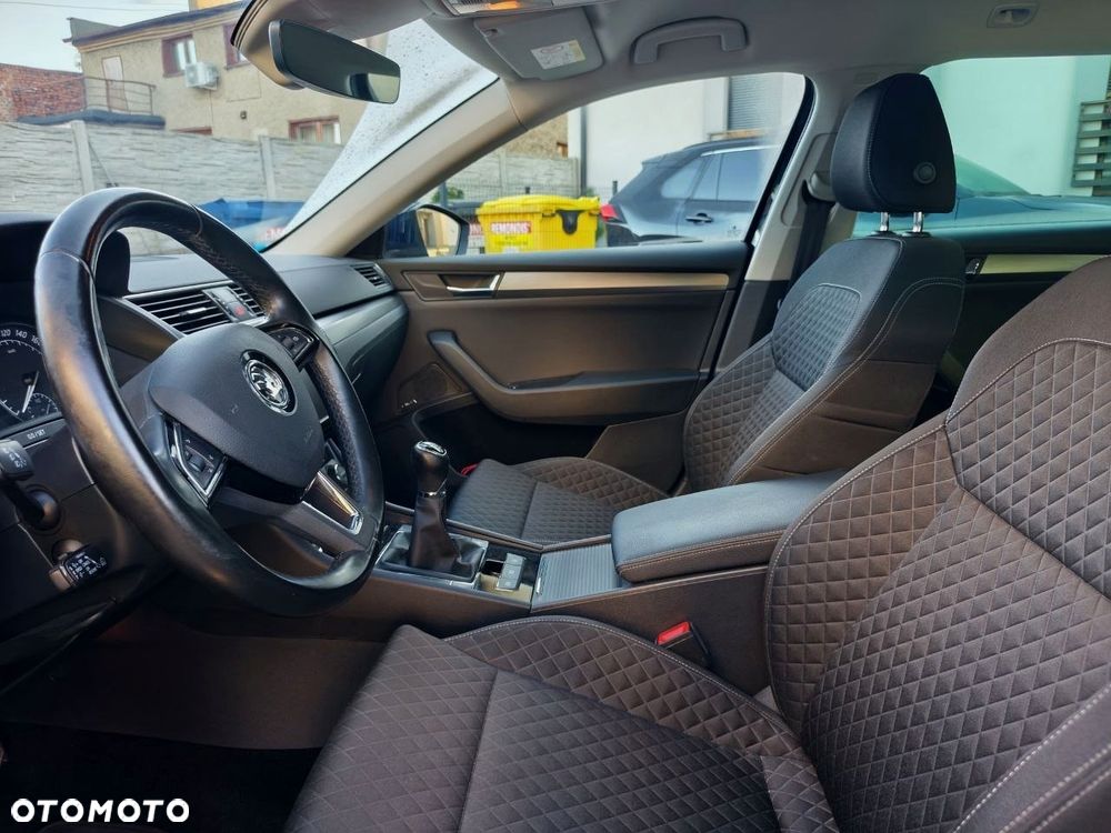 Skoda Superb 2.0 TDI Premium Edition - 26
