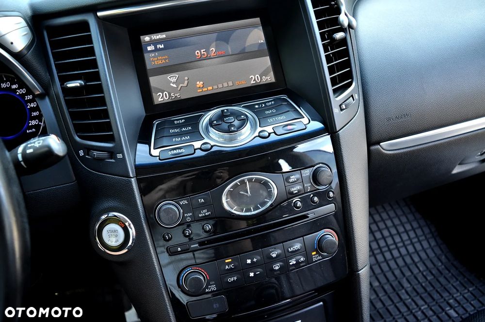 Infiniti QX70 - 38