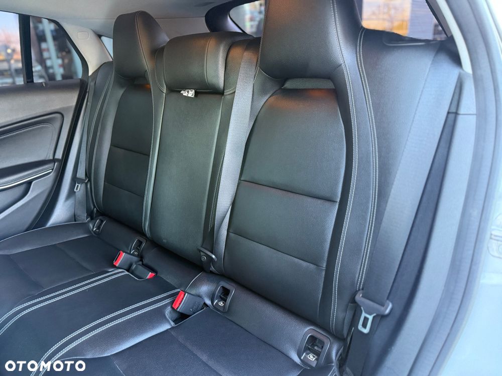 Mercedes-Benz CLA 200 d 7G-DCT Urban - 13