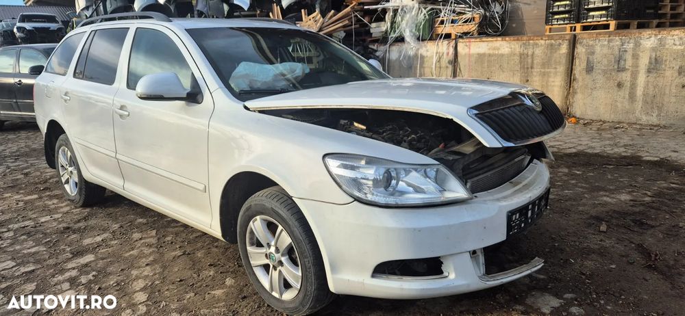 Usa dezechipata Skoda Octavia 2 facelift 2010 2011 2012