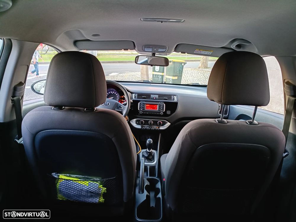 Kia Rio 1.1 CRDi LX ISG - 9