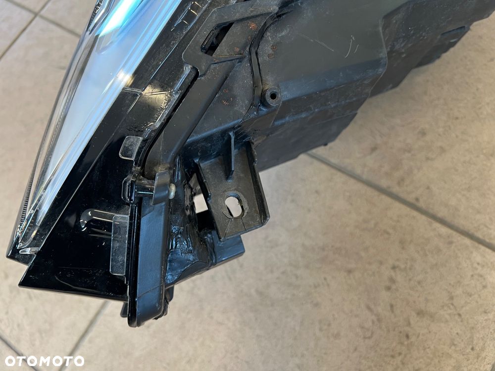 LEXUS RX IV 4 RX450H 19-22R LAMPA PRAWA PRZEDNIA PRAWY PRZÓD KOITO 48-212 - 8