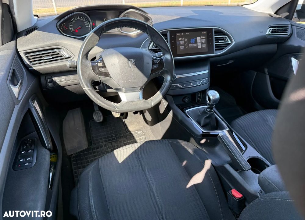Peugeot 308 1.2 L PureTech Turbo Active - 23