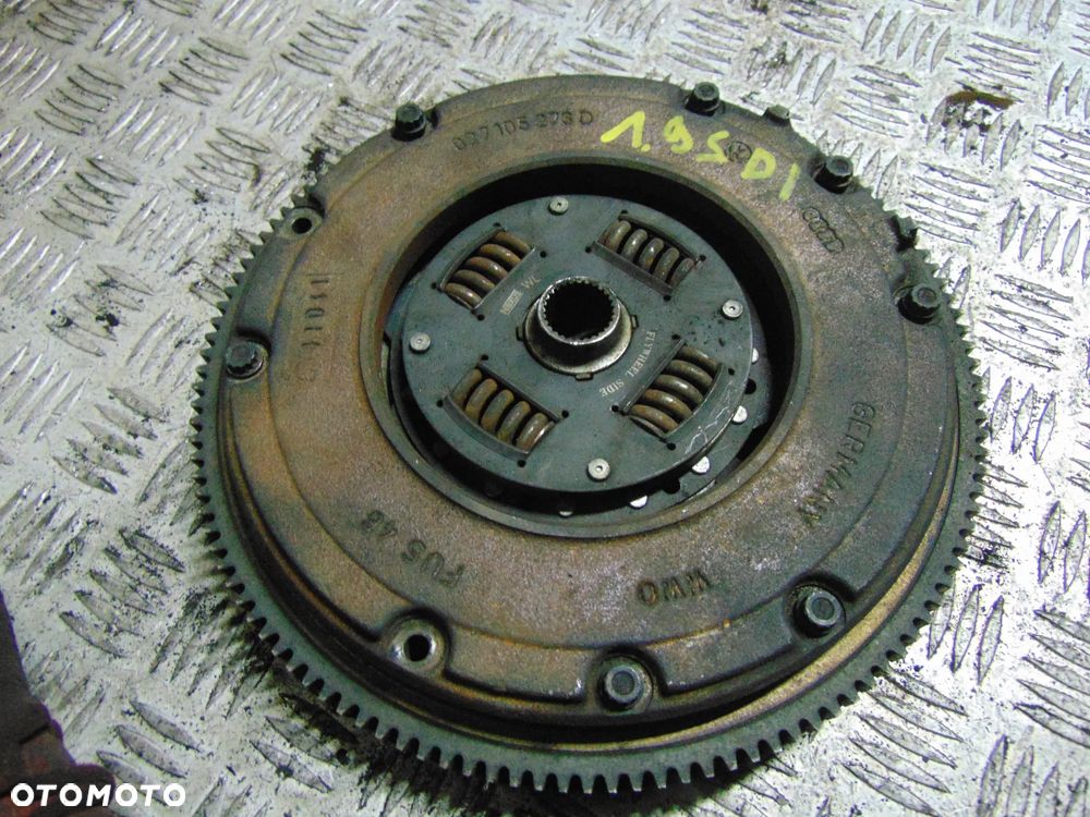 Sprzęgło golf 4 1,4 16 v 027105273d Komplet
