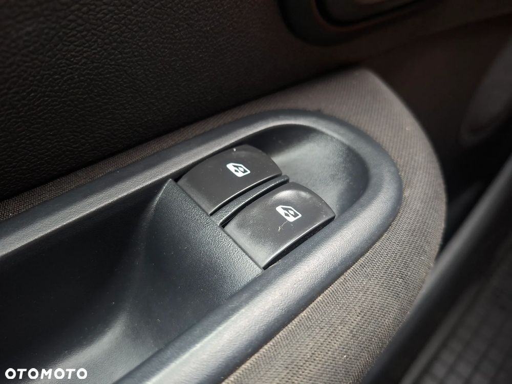 Renault Clio - 23