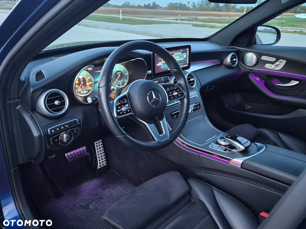 Mercedes-Benz Klasa C 220 d 4Matic T 9G-TRONIC AMG Line - 38