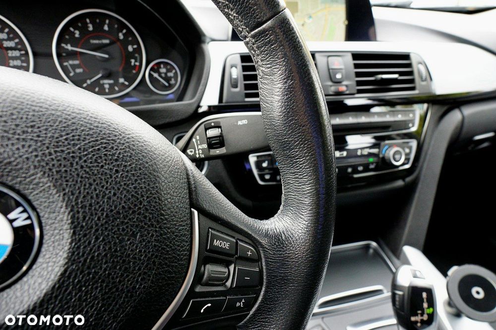 BMW Seria 3 318i Sport Line - 25