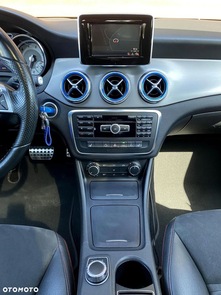 Mercedes-Benz CLA 200 7G-DCT AMG Line - 36