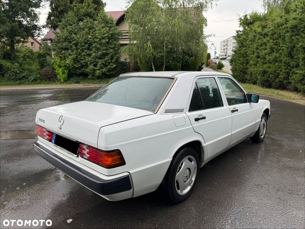 Mercedes-Benz W201 (190) - 3
