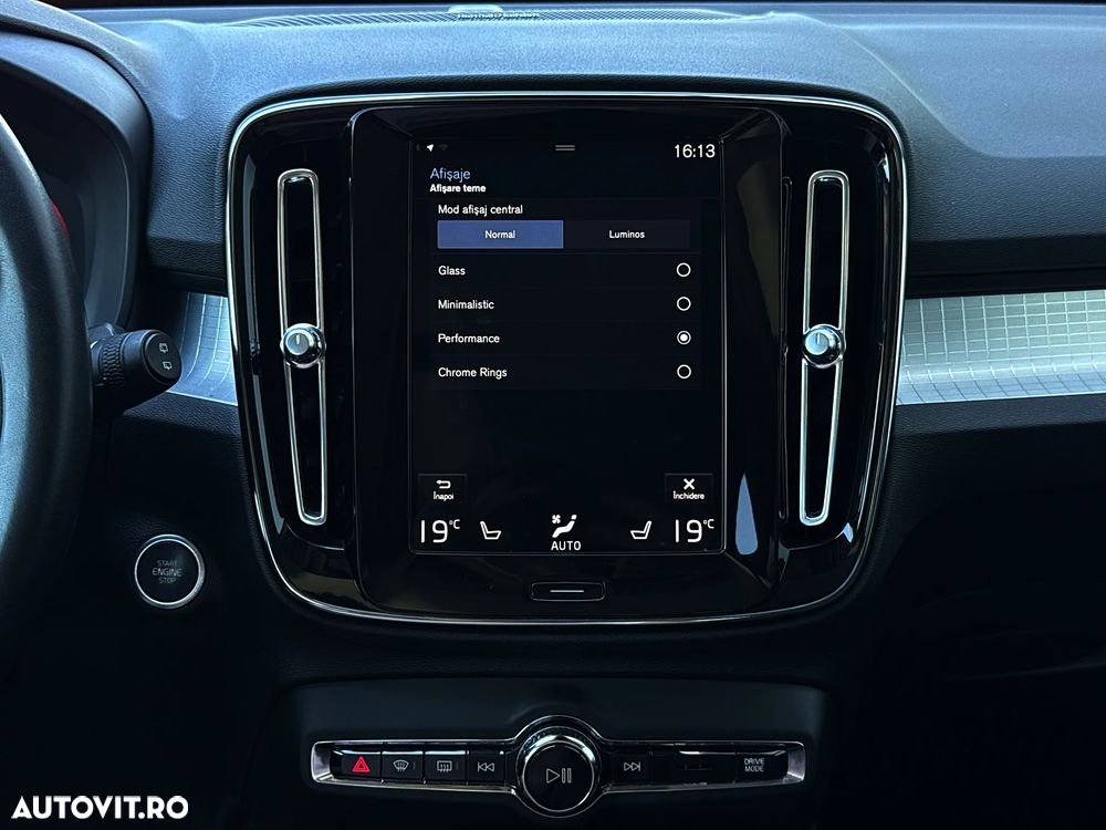 Volvo XC 40 D4 AWD Momentum Pro - 34