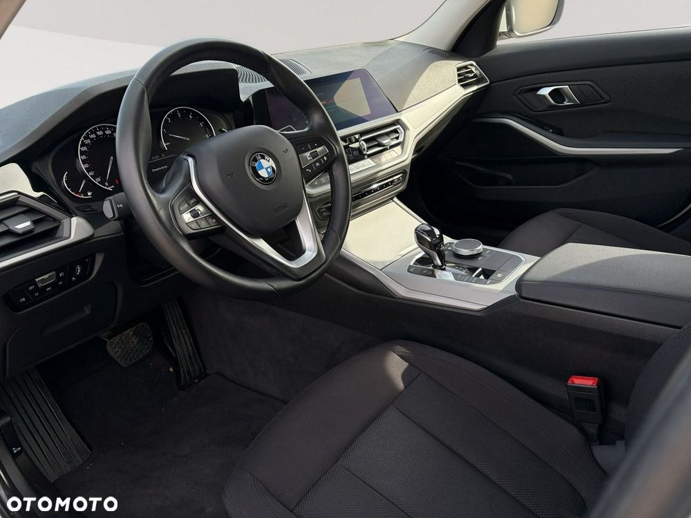 BMW Seria 3 318i - 8