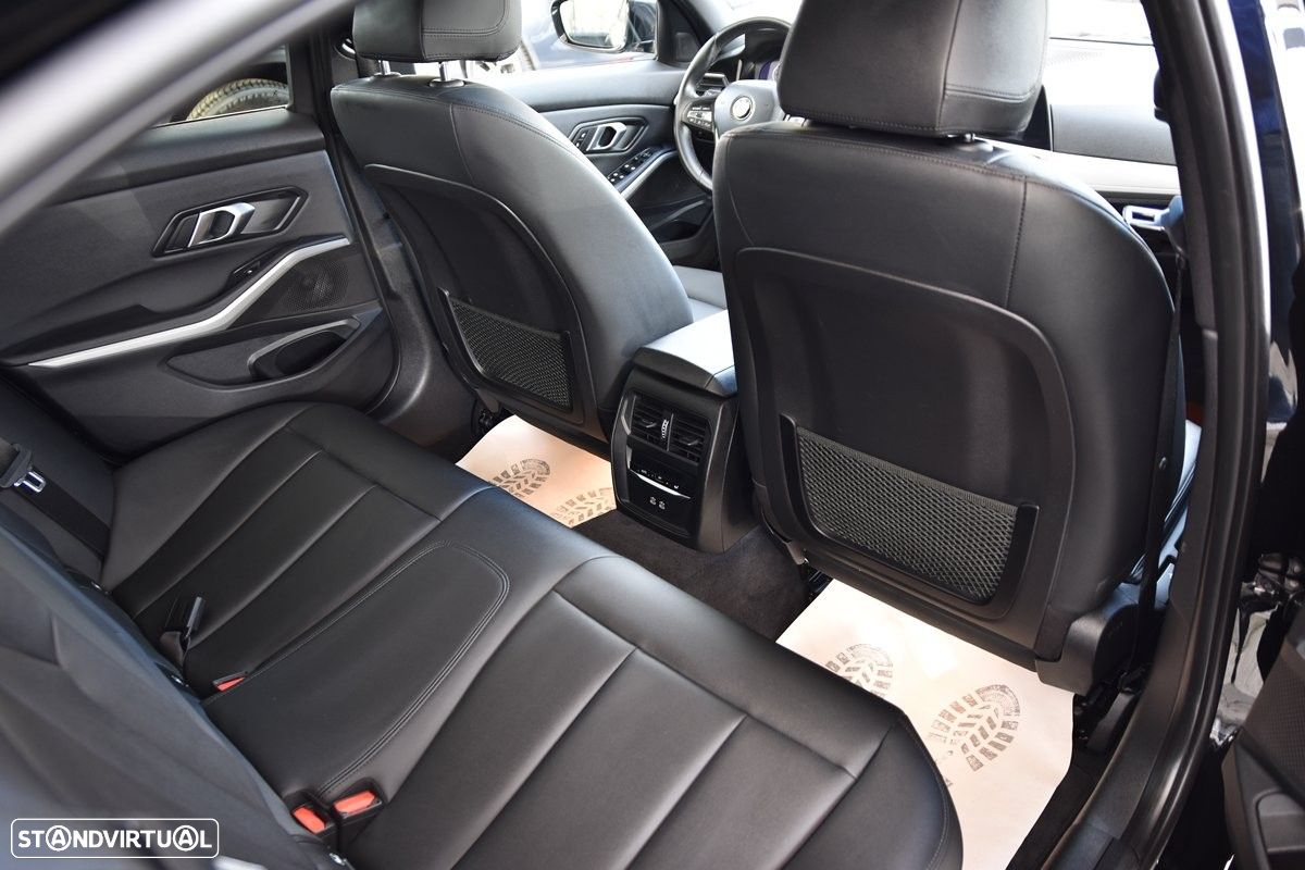BMW 318 d Auto - 24