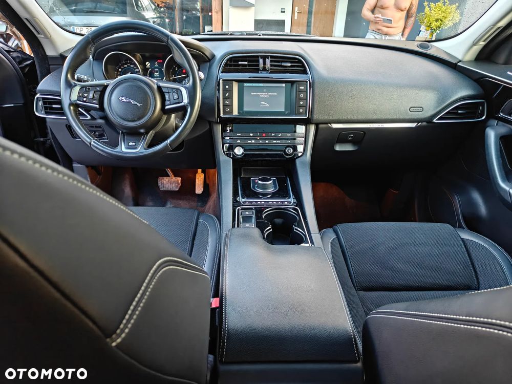 Jaguar F-Pace 2.0 i4D AWD R-Sport - 6