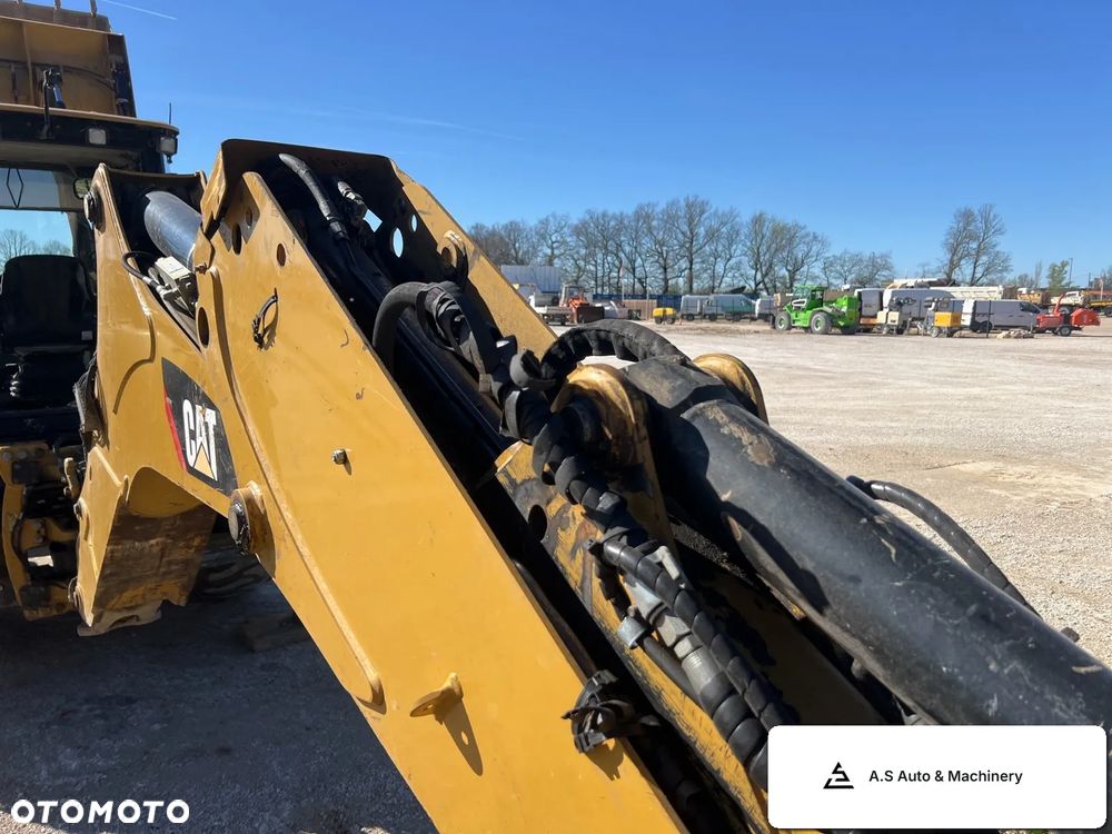 Caterpillar 432F2 - 8