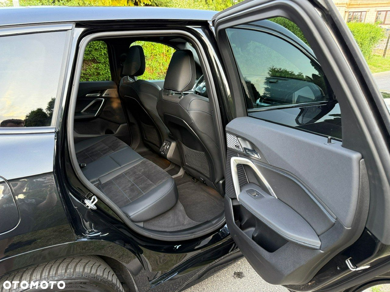 BMW iX1 xDrive30 66.5kWh M Sport - 26