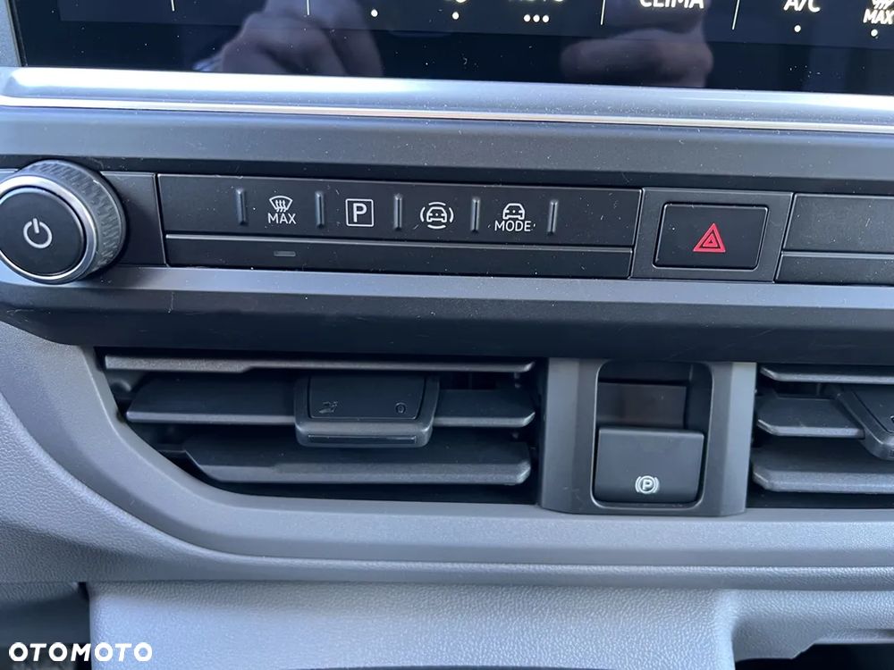 Volkswagen Caravelle - 19