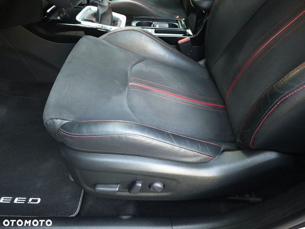Kia Ceed 1.6 T-GDI GT - 14