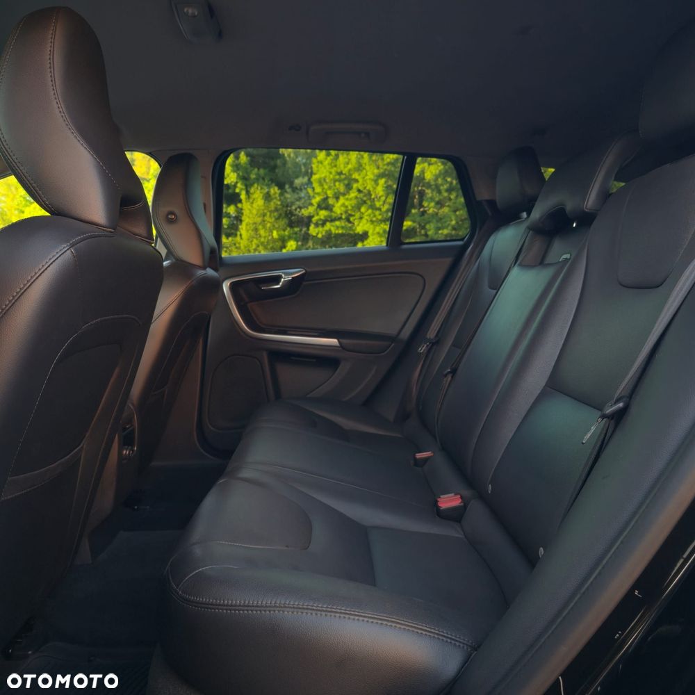 Volvo V60 D4 Momentum - 24