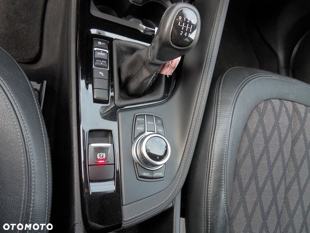BMW X1 sDrive18d Sport Line - 17