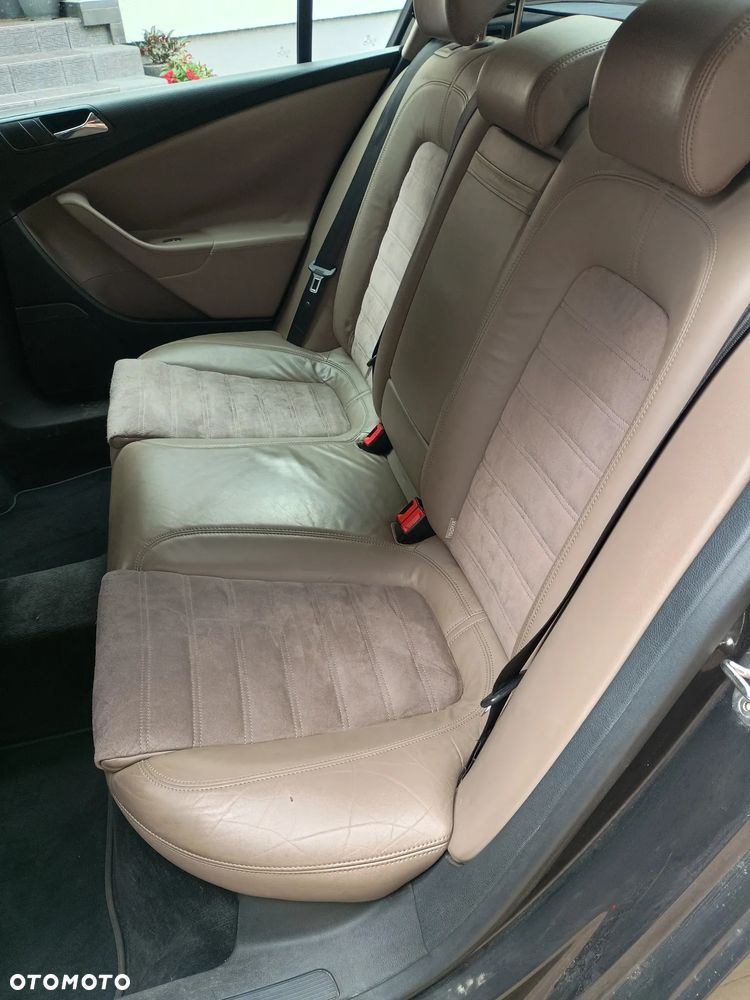Volkswagen Passat - 4