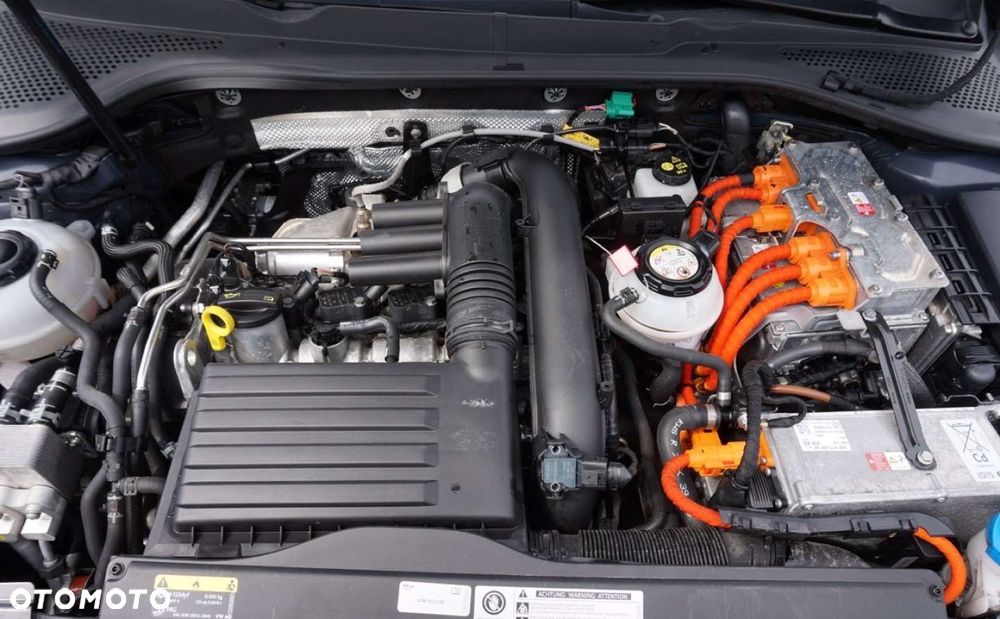 Volkswagen Golf - 8