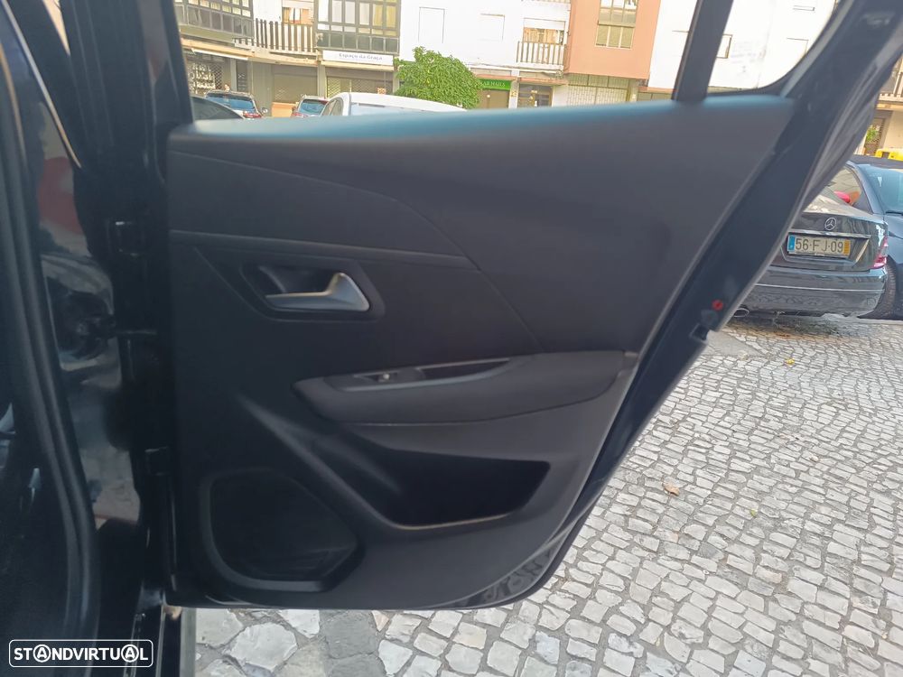 Peugeot 208 PureTech 100 EAT8 Active Pack - 37