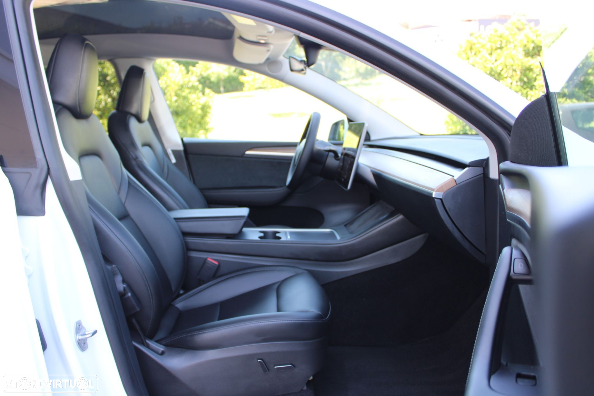 Tesla Model Y Long Range Dual Motor AWD - 28
