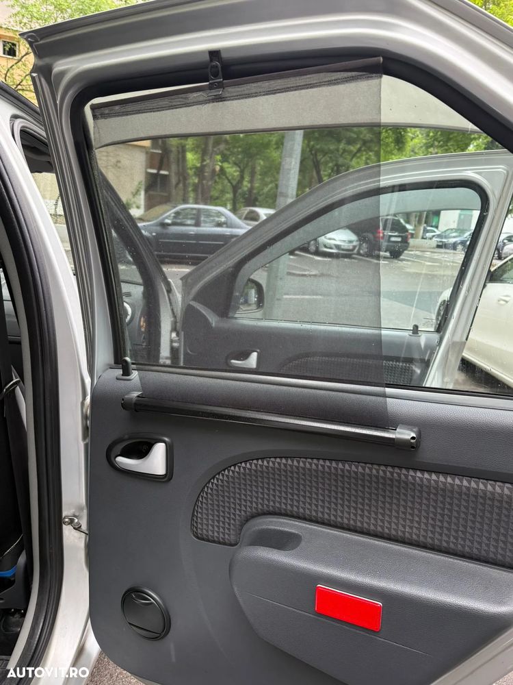 Dacia Logan 1.6 16V Prestige - 4