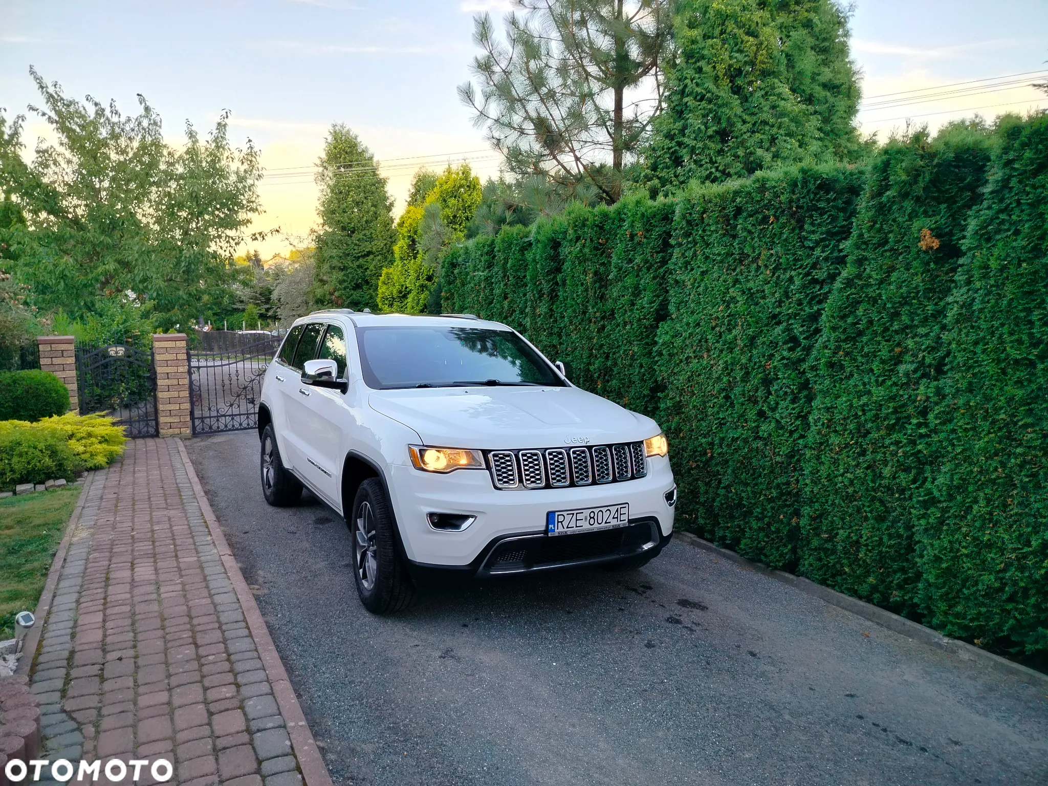 Jeep Grand Cherokee - 22