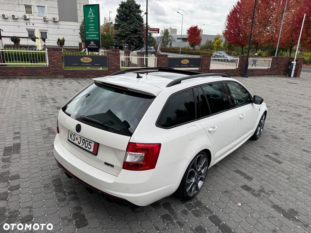 Skoda Octavia Combi 2.0 TDI DSG RS First Edition - 13