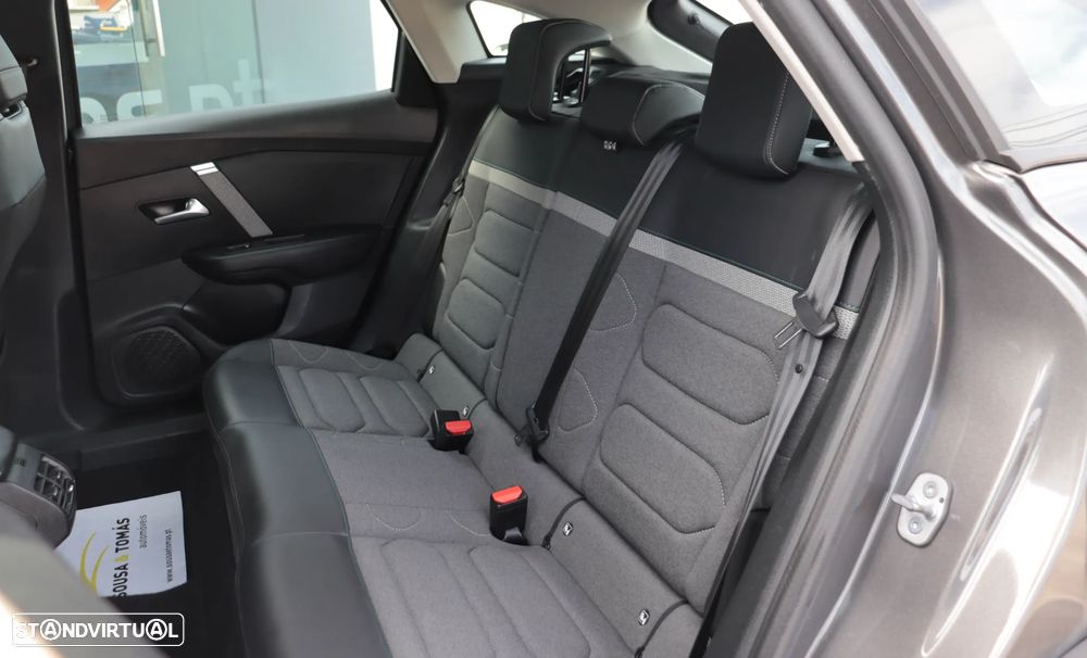 Citroën C4 1.2 PureTech Shine EAT8 - 17