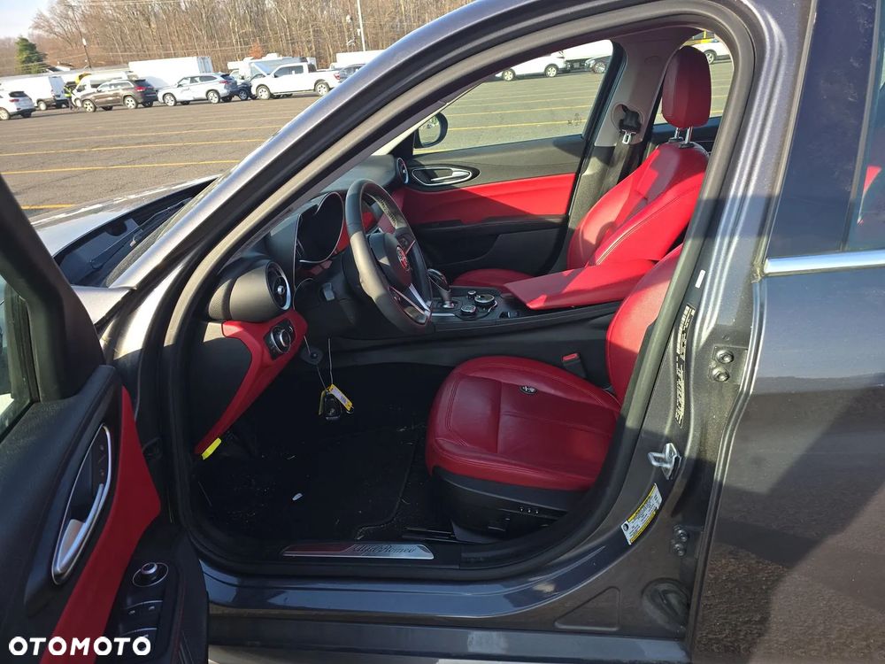 Alfa Romeo Giulia 2.0 Turbo 16V AT8-Q4 Ti - 10