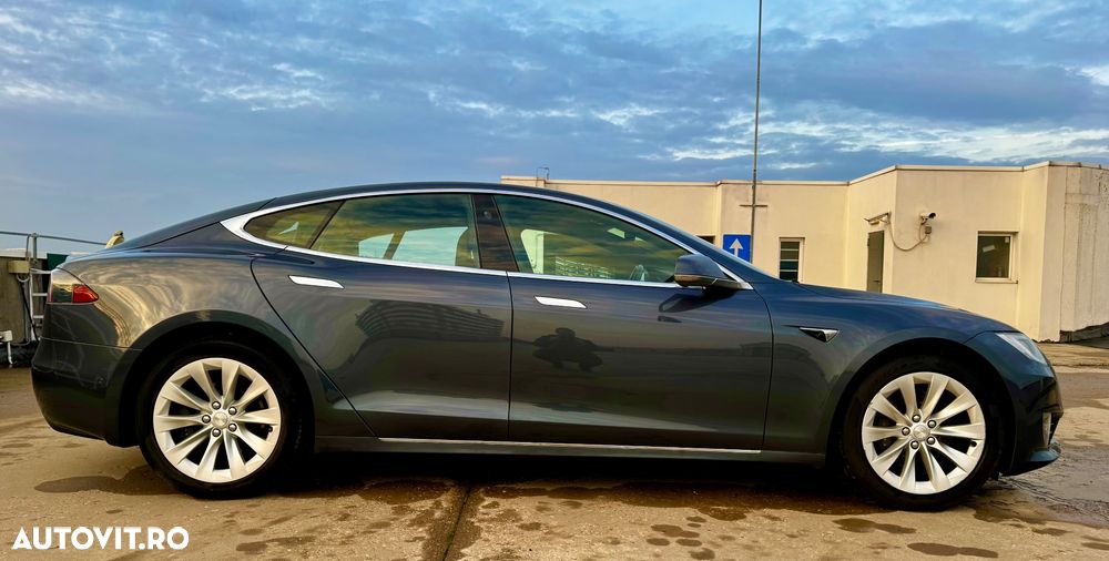 Tesla Model S - 7