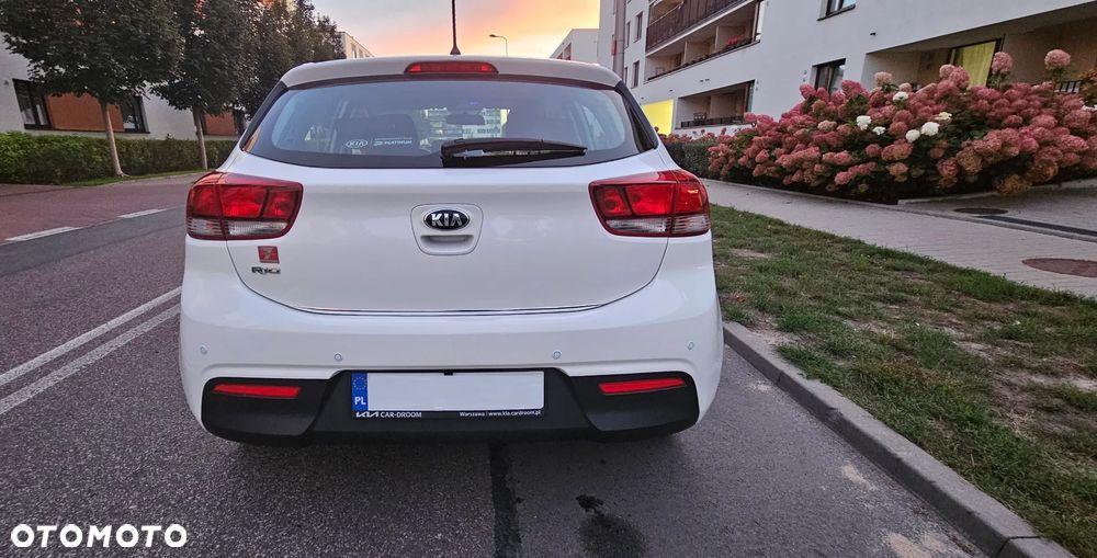 Kia Rio 1.4 L - 6