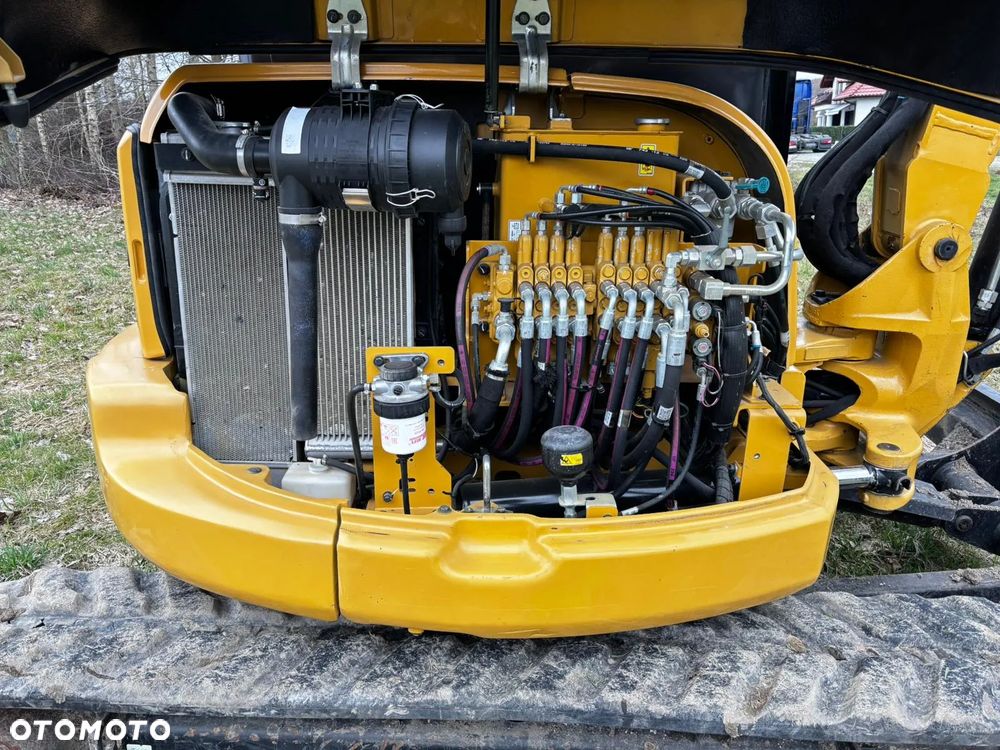 Caterpillar - 15