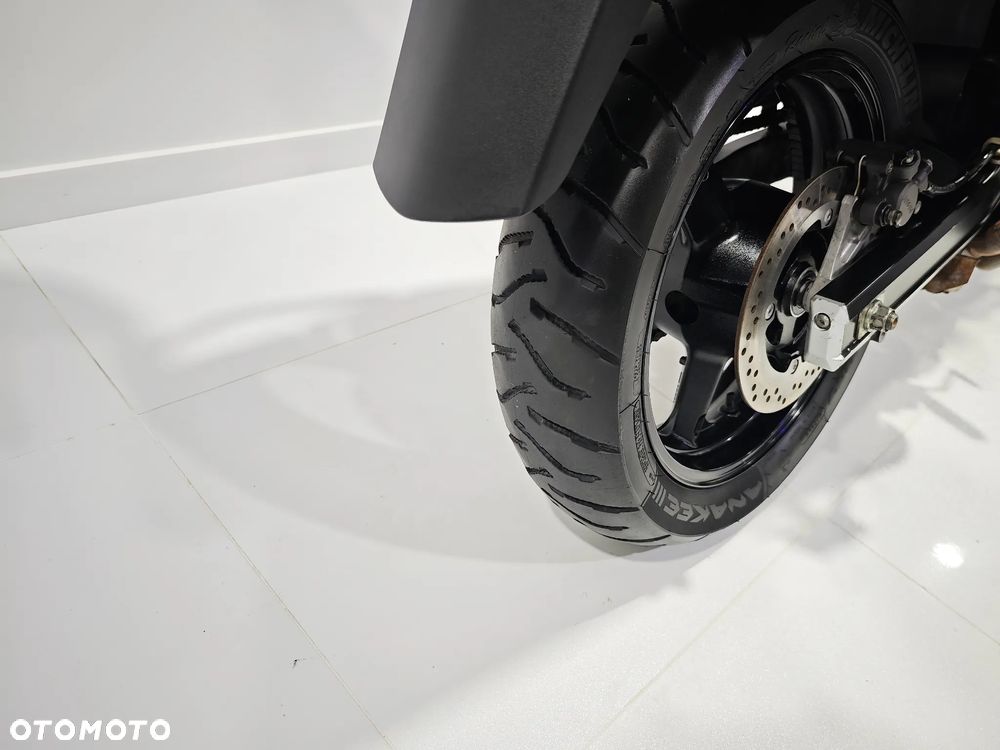Suzuki V-STROM - 8