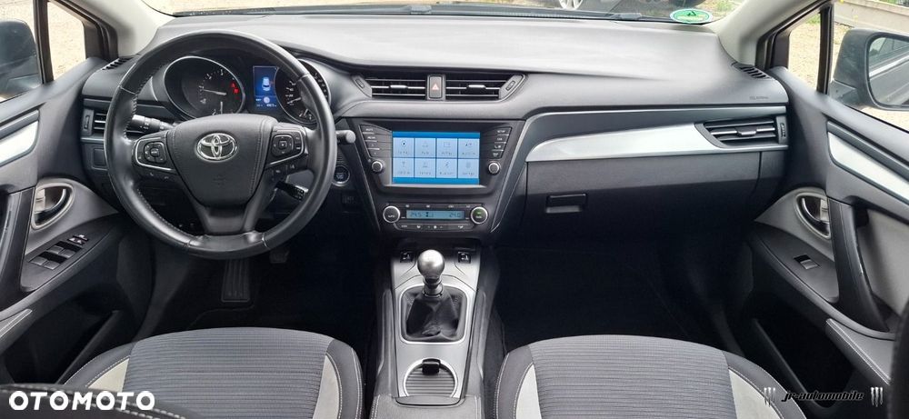 Toyota Avensis - 11