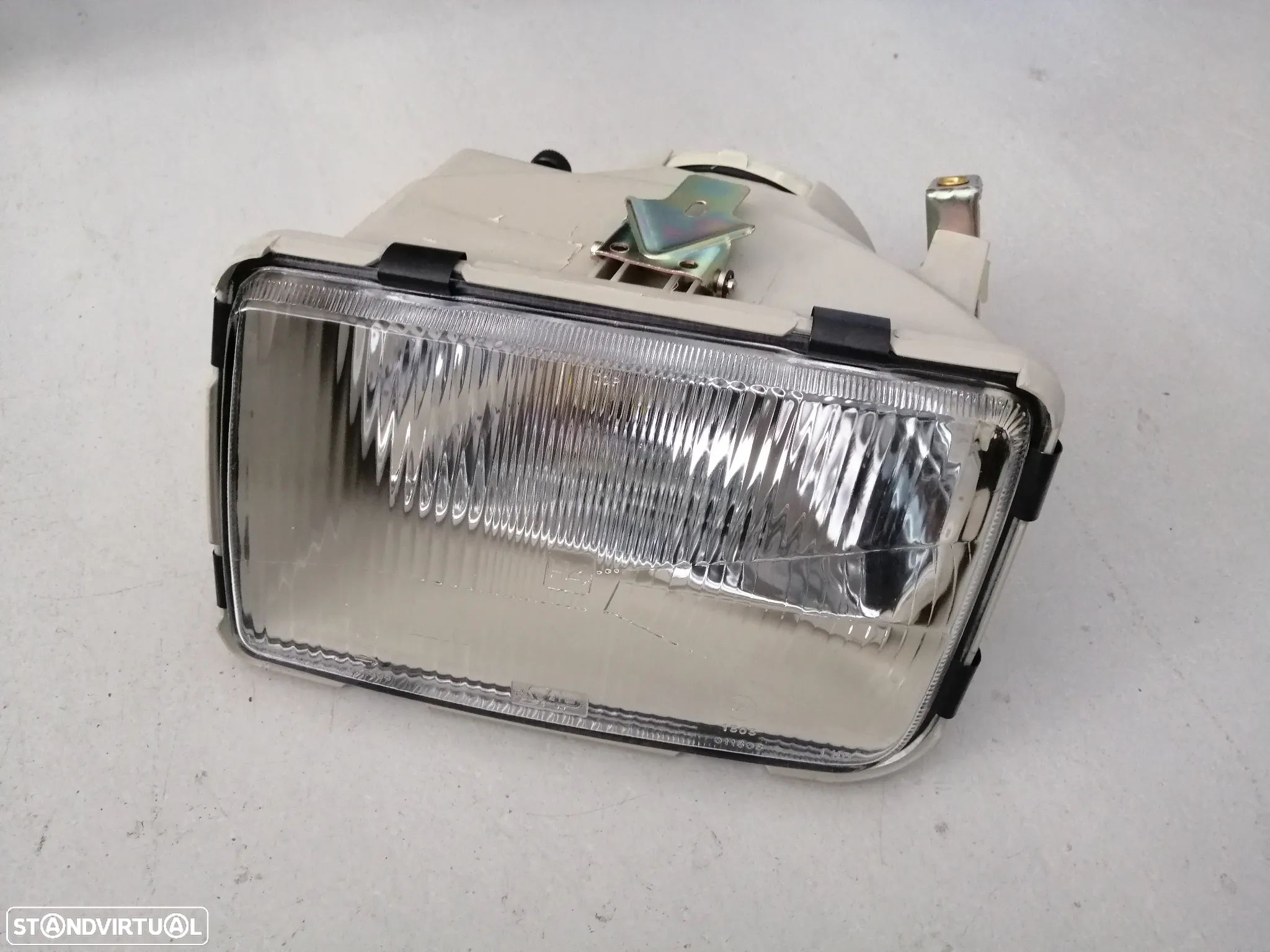 Faróis Farol da frente do Ford Sierra anos de 1982 a 1987 NOVO - 1