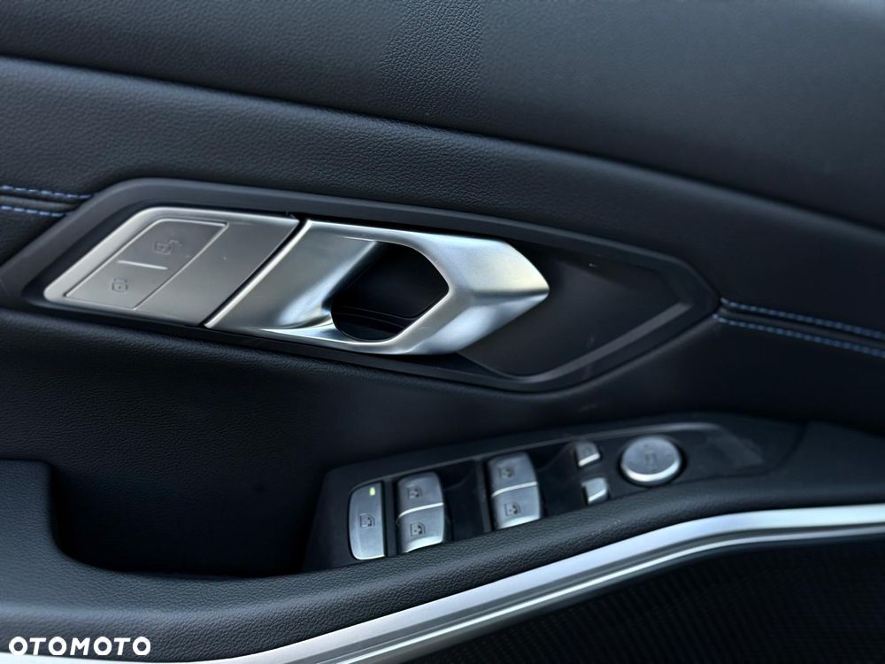 BMW Seria 3 320i M Sport - 23