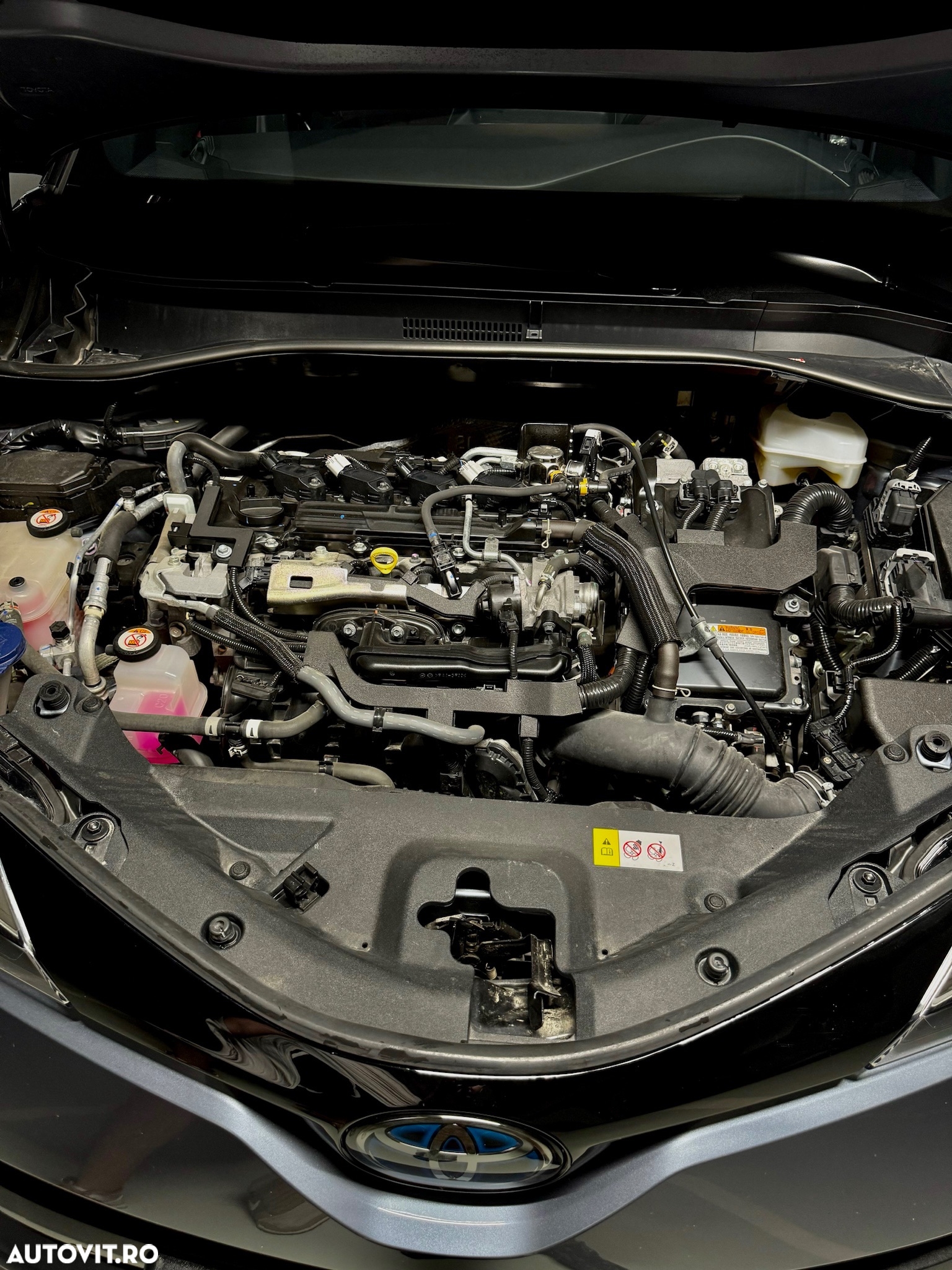 Toyota C-HR 2.0 HSD 184 CP 4x2 CVT Style - 24