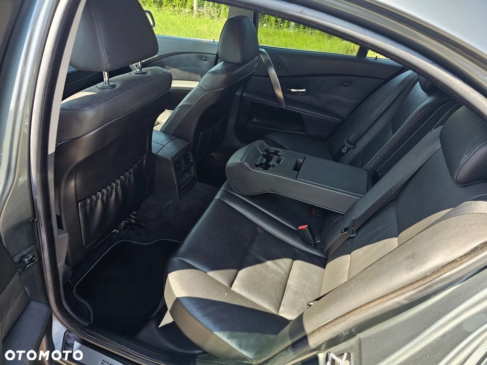 BMW Seria 5 520i - 14